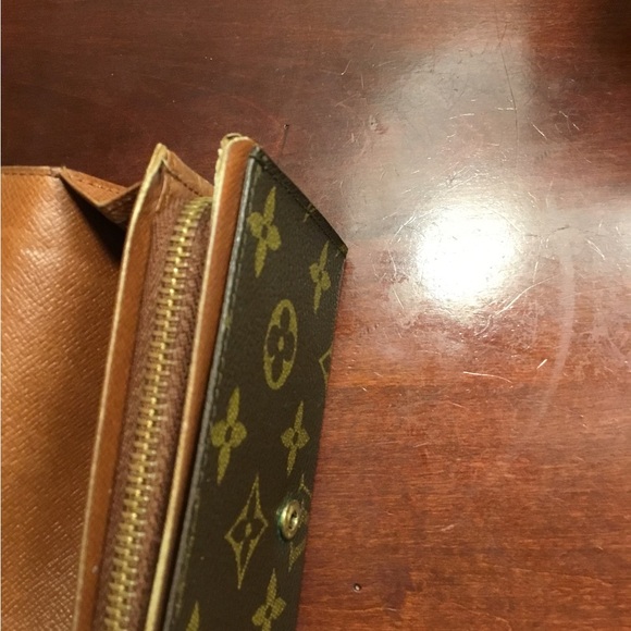 Louis Vuitton Monogram Wallet in Black and Gold - Picture 10 of 16
